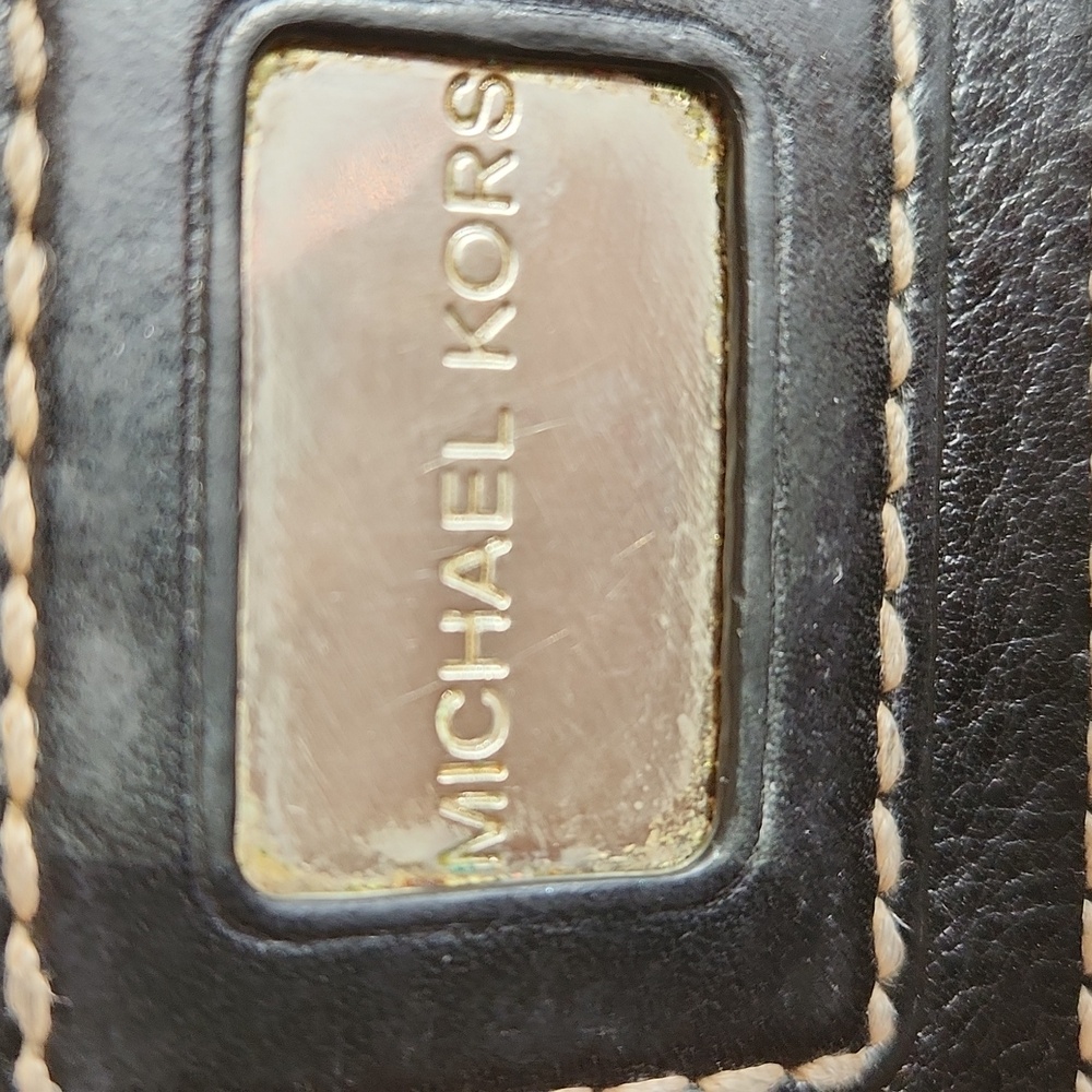 Michael Kors black leather wallet with white stitching - Picture 2 of 12